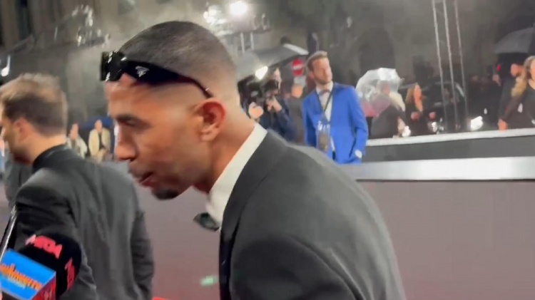 表现抢眼！每体：亚马尔父亲在金球颁奖礼上度过了一个愉快的夜晚