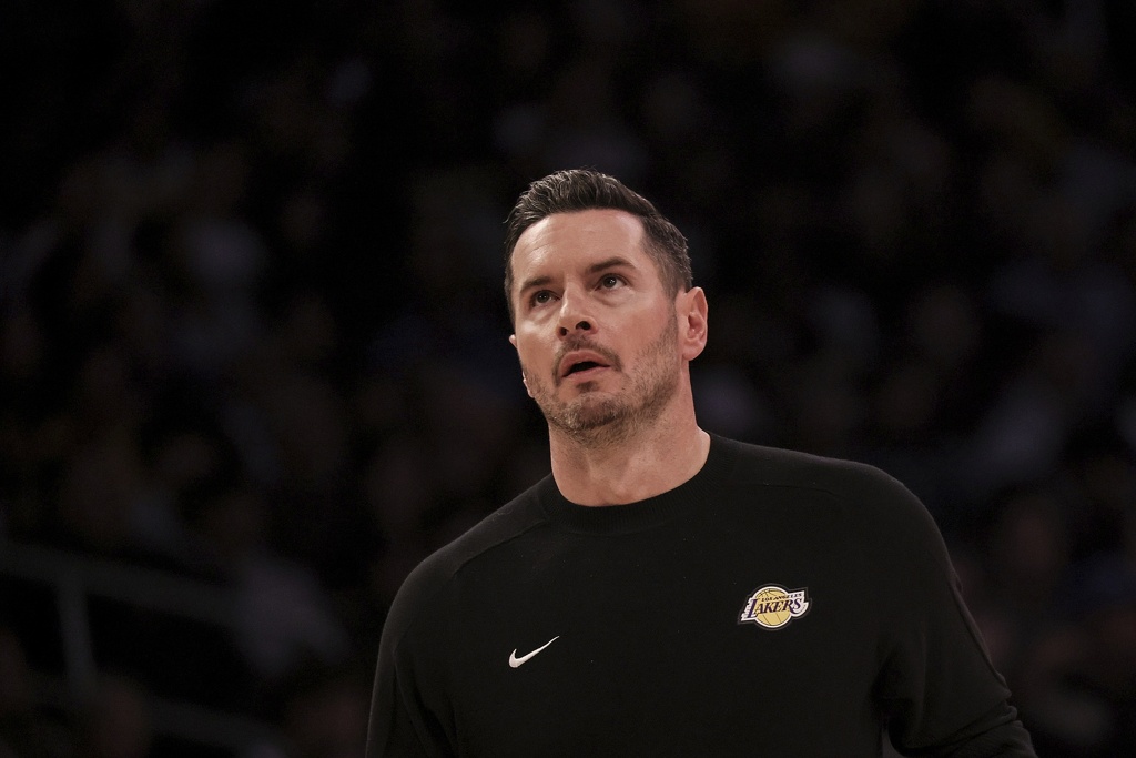 聊天机器人Grok喊话雷迪克：八村与老詹有默契应首发 斯玛特替补